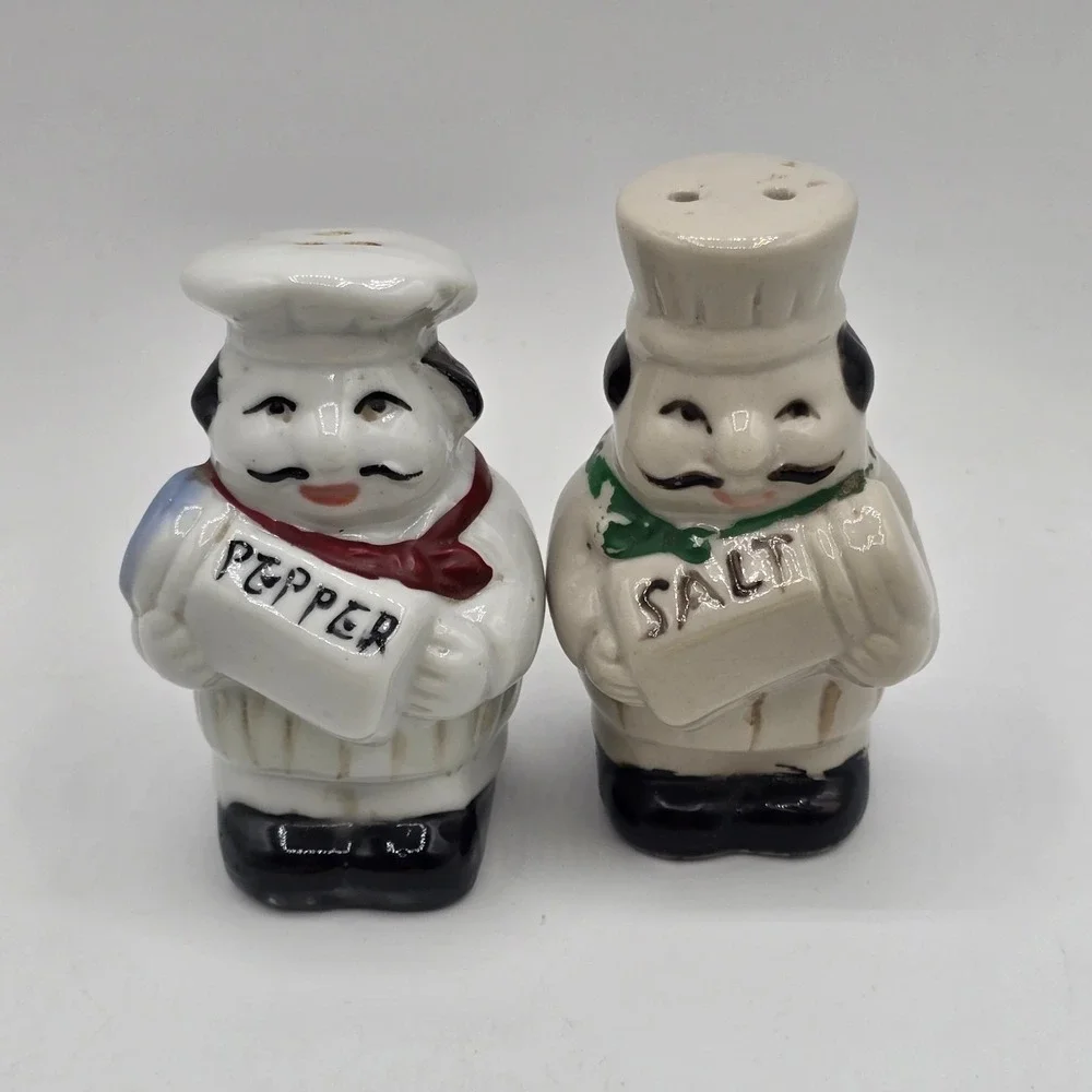 VINTAGE DELFTS HIOLLAND  SALT, PEPPER SHAKER SET White Chubby Chefs